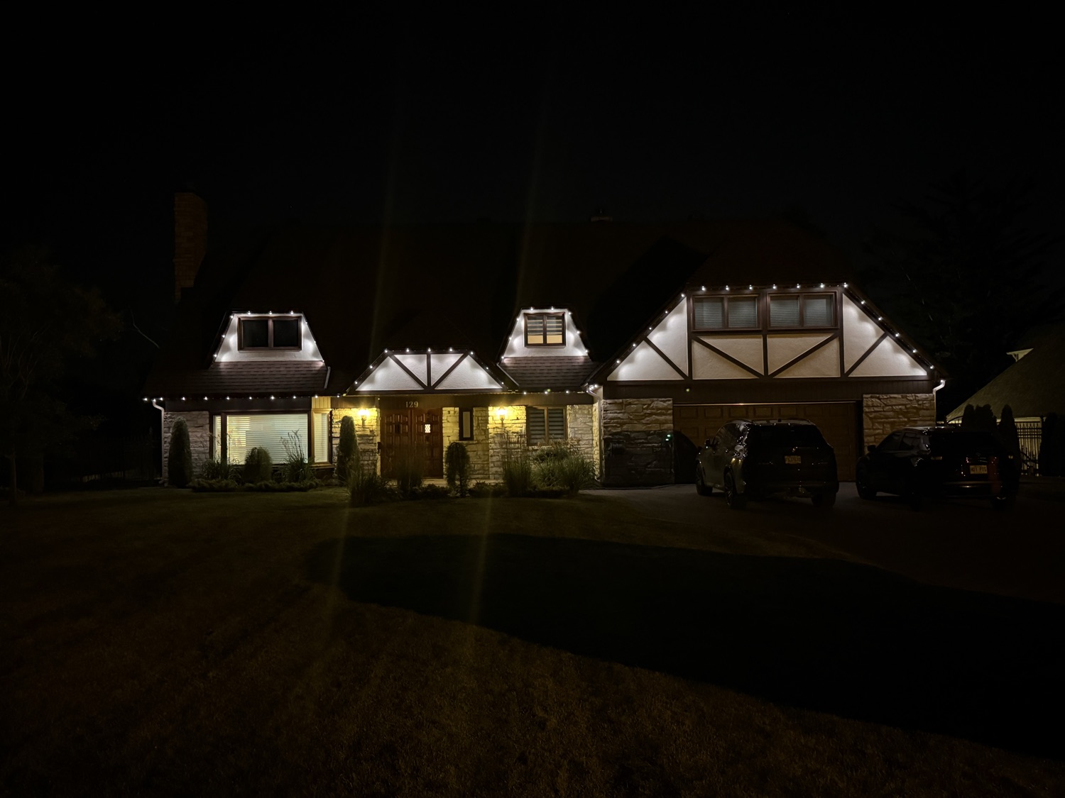 Maison avec éclairage DEL — style blanc classique