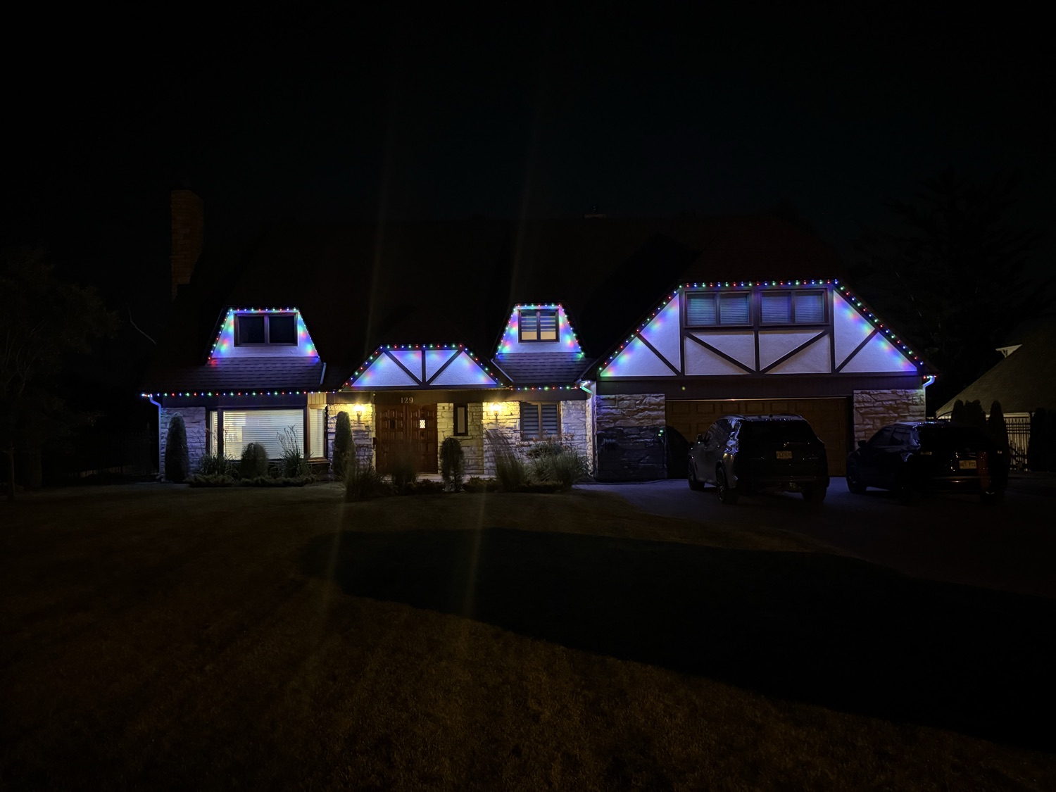 Maison avec éclairage DEL — style bleu nuit