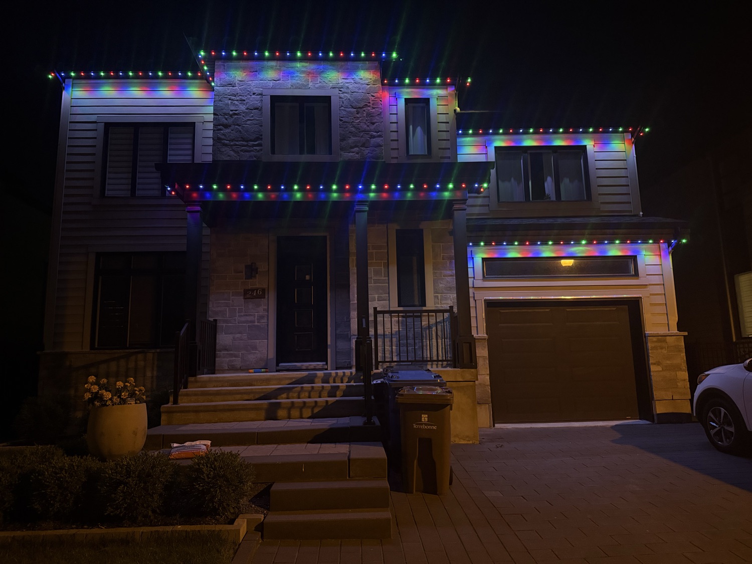 Maison avec éclairage DEL — style multicolore