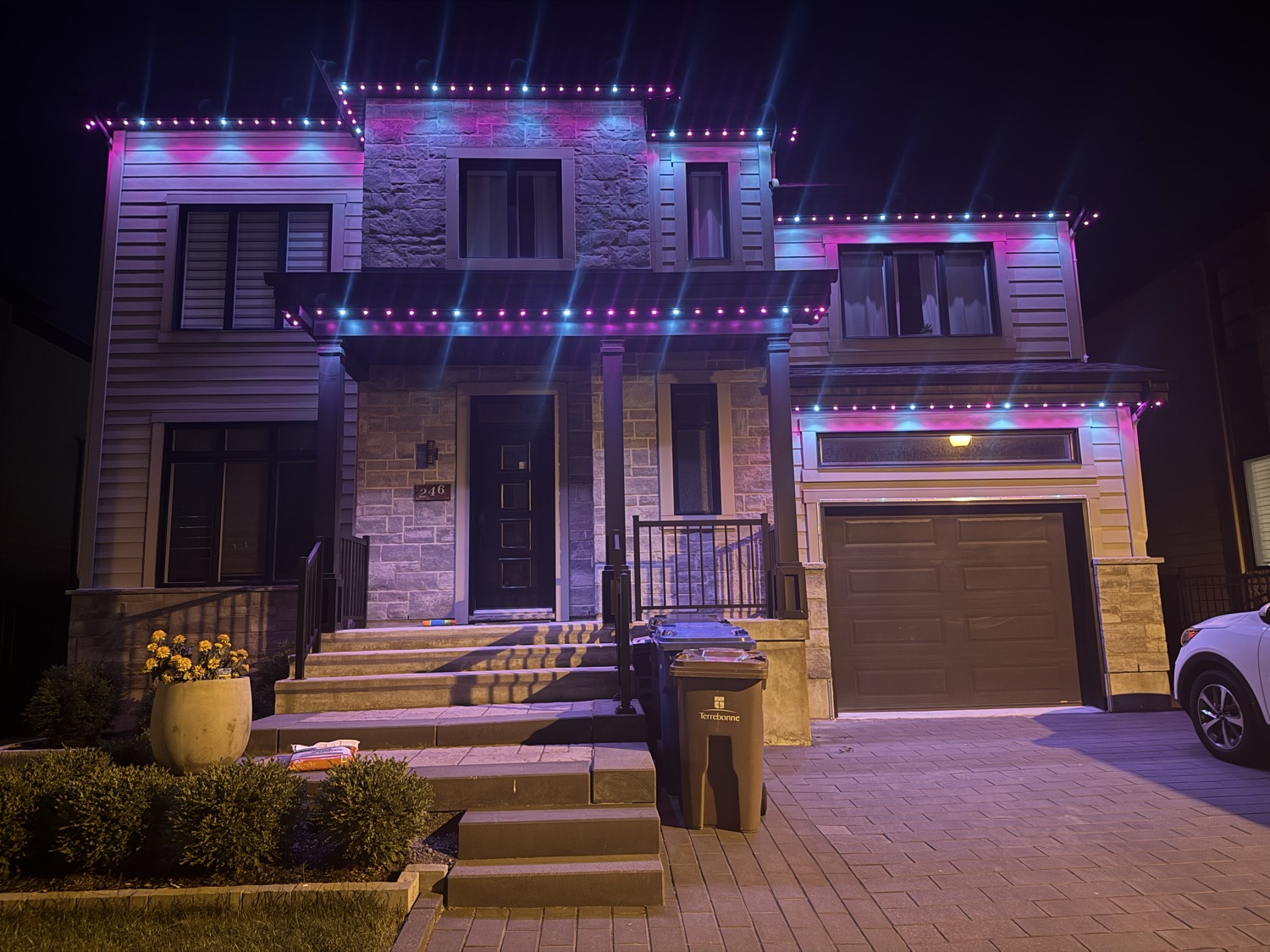 Maison avec éclairage DEL — style couleurs douces